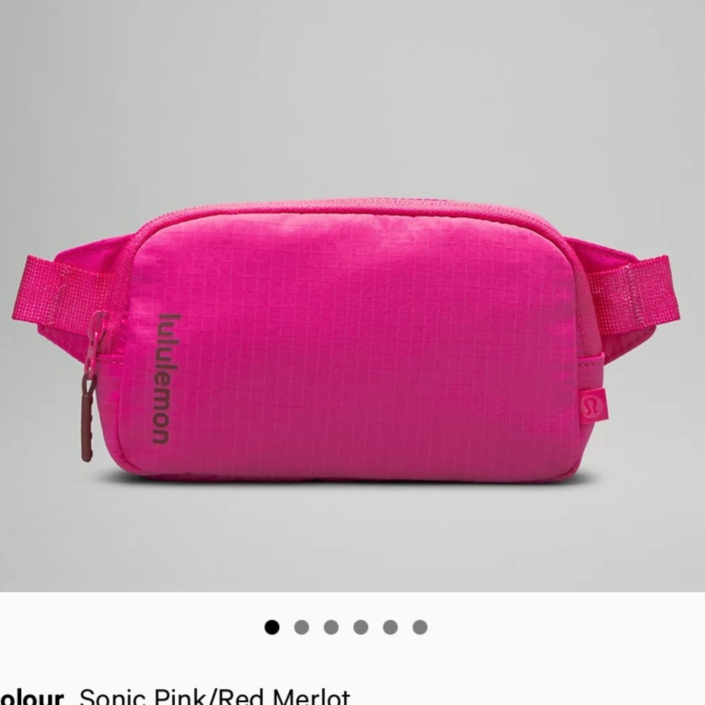 Bnwot mini lululemon belt bag